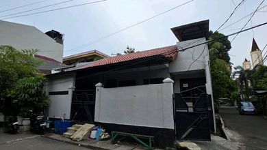 Rumah Sewa Nyaman Lokasi Duri Kepa, Jakarta Barat, LB 150m²