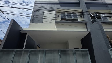 Hunian Elegan di Tanjung Duren, Jakarta Barat, 4 Kamar Tidur, LT 66m²