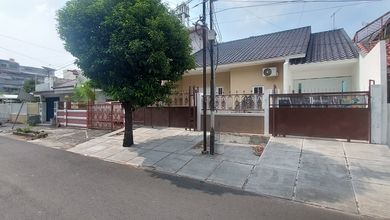 Rumah Mewah di Tanjung Duren Selatan, Jakarta Barat, 3 Kamar Tidur, LT 240m²