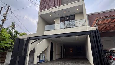 Rumah Elite di Kawasan Puri Indah, Jakarta Barat, LB 400m², Harga 12 Miliar