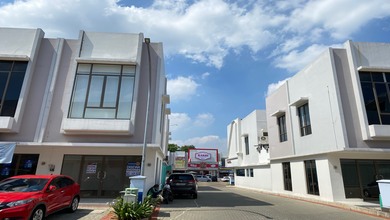 Ruko Anniva hoek 2 lantai ada 2 ac disewakan lokasi sangat strategis di pusat kuliner Gading Serpong  