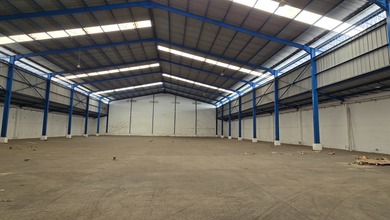 Gudang Siap Pakai Kawasan Pergudangan Marunda Center, Pantai Makmur, Tarumajaya, Bekasi Luas Tanah 2.584m² Luas Bangunan 2.100m² Ada Office Space & Security Muat Kontainer 40 Feet Tinggi Gudang 15meter Hadap Selatan 