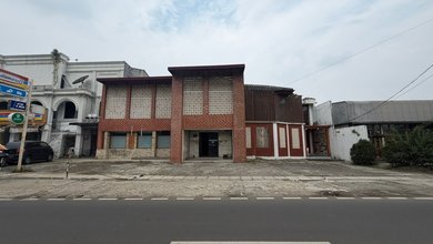 Bangunan Komersial Jl. Kemang Selatan >>Bangunan 2 Lantai Cocok untuk Resto, Cafe, Retail, Klinik, Kantor, Dsb- Luas Tanah: 773M2 (-/+ 23 X 33.6M)- Luas Bangunan: 1000M2- Shm- Hadap Timur Laut- ⁠2 Lantai- Ruangan Sekitar 7- Kamar Mandi : 5+1- Hall Besar-
