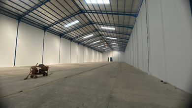 Gudang di Pasar Kemis Tangerang Luas Tanah 7632 M2 LB Total 4580 M2 (23,5 X 97,5 Per Unit) Ada 2 Unit Gandeng Lokasi Gudang Dalam Kawasan Ceiling 10 Meter