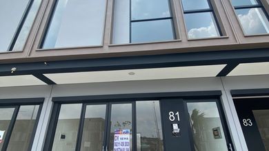 Ruko Baru 3 Lantai Park Serpong Boulevard Lokasi Strategis Hadap Jalan Raya Lt 67,5 Meter2 5x13.5 Lb 165 Meter2 Kamar Mandi 3 Ada Tangga Di Samping Terpisah Harga Sewa 80 Juta Per Tahun Nego