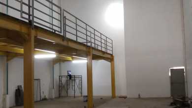 * Unit Sewa Gudang Baru* 1. Lokasi Unit: Daan Mogot Pergudangan Arcadia2. Ukuran : 10 X 32 M²3. Luas Tanah : 320 M²4. Luas Bangunan : 464 M5. Berapa Lantai : 1 1/2 Lt 6. Ruang Kantor : - 2 Ruangn7. Pln & Air : 3300 Watt8. Izin : - Pergudangan9. Akses : Co