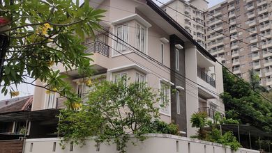 For Sale rumah Eksklusif di Kebon Jeruk, Jakarta Barat - LT 287m²