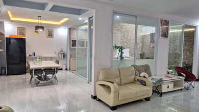 Kesempatan Eksklusif, rumah Mewah di Taman Palem, Jakarta Barat, LB 200m²