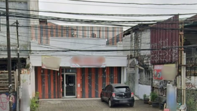 Jual Ruko Besar  Siap Dipakai Hadap Jalan Raya