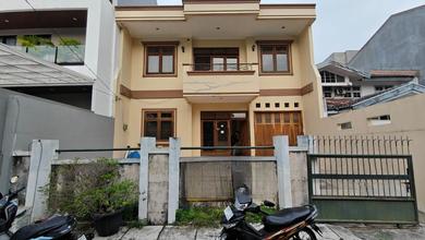 Rumah Elegan di Sunter, Jakarta Utara, 6 Kamar Tidur, LT 180m²