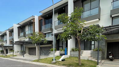 Penawaran Langka, rumah Prestisius di Pantai Indah Kapuk 2, Jakarta Utara, LB 330m²