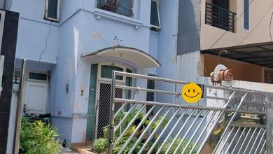 Jual Rumah Strategis di Taman Surya, Jakarta Barat - LT 108m²