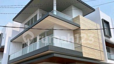 Rumah Mewah di Taman Surya, Jakarta Barat, 4 KT, LT 173m²