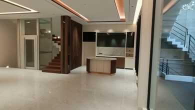 Hunian Elite di Kawasan Gading Serpong, Tangerang, LB 550m², Harga 9,8 Miliar
