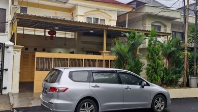 Rumah Mewah di Taman Palem, Jakarta Barat, 4 KT, LT 200m²