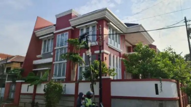 Rumah Mewah di Tanjung Duren, Jakarta Barat, 4 Kamar Tidur, LT 319m²