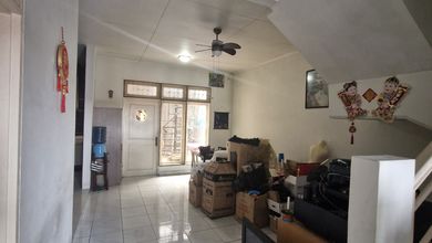 Rumah Siap Huni di Area Taman Surya, Jakarta Barat, LT 102m²