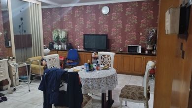 Rumah Elegan di Taman Palem, Jakarta Barat, 5 KT, LT 200m²