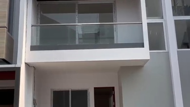 Kesempatan Langka, rumah Mewah di Taman Surya, Jakarta Barat, LB 177m²