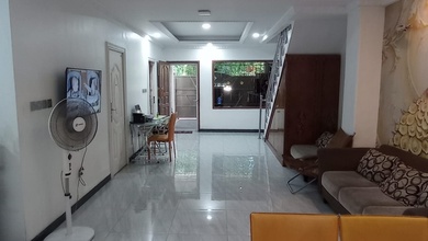 Hunian Elegan di Taman Palem, Jakarta Barat, 8 KT, LT 133m²