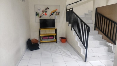 Kesempatan Rumah di Taman Surya, Jakarta Barat, LB 168m², Harga 2,1 Miliar