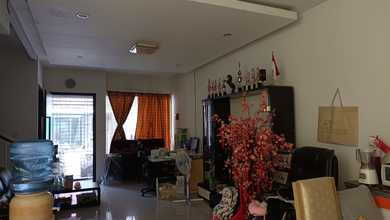 Kesempatan Eksklusif, rumah Prestisius di Citra Garden, Jakarta Barat, LB 81m²