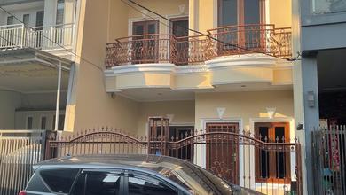 Hunian Elite di Kawasan Taman Surya, Jakarta Barat, LB 145m², Harga 2,7 Miliar