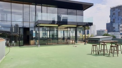 Gedung Kantor di Taman Kebon Sirih, Kampung Bali