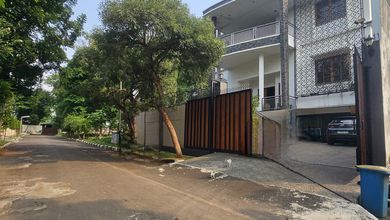 Rumah Mewah di Kembangan, Jakarta Barat, 7 Kamar Tidur, LT 800m²