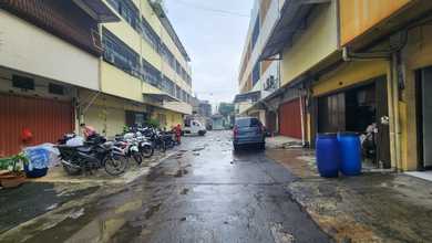 Ruko Gandeng 4 Lantai Dalam Kompleks Taman Sari, Jakbar