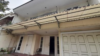 Hunian Elegan di Grogol Petamburan, Jakarta Barat, 5 Kamar Tidur, LT 220m²