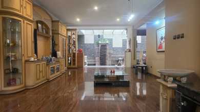 Rumah Elegan di Kembangan, Jakarta Barat, 7 Kamar Tidur, LT 450m²