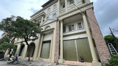 Harus Terjual Ruko gandeng 4 jln raya jak-bar di 
Dijual Ruko 4 Gandeng siap pakai di Green Mansion Daan Mogot Jak-Bar 

LT 277,5m2 18,5 x 15
LB 1248m2 
Ada Lift, Genset & AC
Sudah ada sekat2
4,5 Lantai
Listrik 11.000w

Harga 29,9M Nego sd jadi
Berminat s