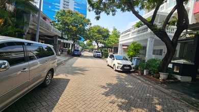 Dijual rumah Mewah di Pantai Indah Kapuk, Jakarta Utara - LT 120m²