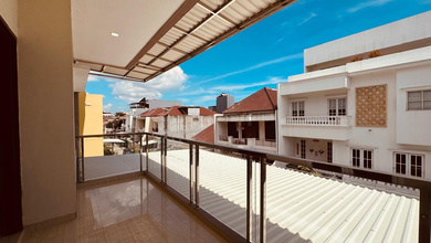 Hunian Mewah di Pluit, Jakarta Utara, 7 Kamar Tidur, LT 235m²