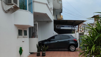 Rumah Elegan di Muara Karang, Jakarta Utara, 4 KT, LT 210m²