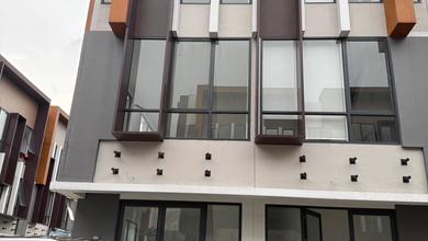 Disewakan Ruko Hook 3 Lantai Siap Huni di Campton Bsd