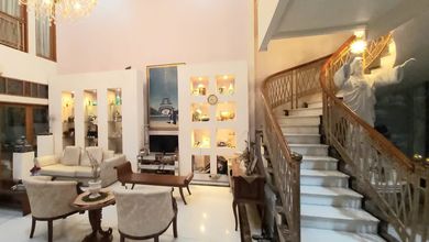 Rumah Mewah di Green garden, Jakarta Barat, 4 KT, LT 375m²