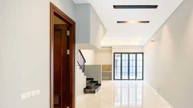 Rumah Area Premium Meruya, Jakarta Barat - Harga Menarik 2,7 Miliar