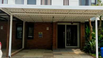 Rumah 2 Lantai Bagus Semi Furnished di Cluster Aveza Mozia , Tangerang