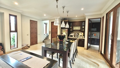 Hunian Elegan di Kebon Jeruk, Jakarta Barat, 4 Kamar Tidur, LT 288m²