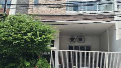 Rumah Prestisius di Kawasan Pluit, Jakarta Utara, LB 250m², Harga 4,2 Miliar