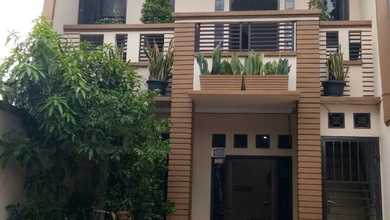 Rumah Mewah di Grogol, Jakarta Barat, 14 Kamar Tidur, LT 174m²