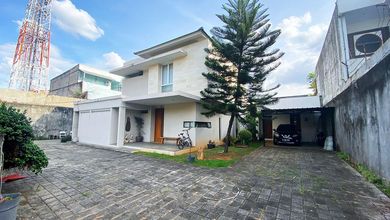 Jual Rumah Bagus Luas 860 m2 di Mampang Prapatan, Jakarta Selatan