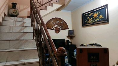 Kesempatan Rumah di Villa Melati Mas, Tangerang Selatan, LB 225m², Harga 2,2 Miliar