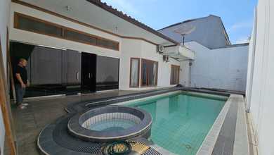 Dijual rumah Mewah di Pondok Pinang, Jakarta Selatan - LT 562m²