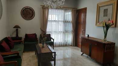 Dikontrakkan Rumah Murah di Kalibata, Jakarta Selatan, LT 240m²