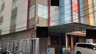 Jalan Besar, Pinggir Jalan, Akses Truk Besar