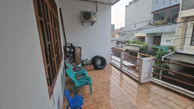 Kesempatan Rumah di Tanjung Duren Selatan, Jakarta Barat, LB 1m², Harga 2,5 Miliar