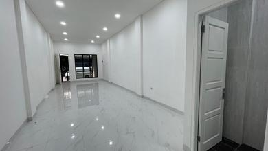 Kesempatan Eksklusif, rumah Prestisius di Jelambar, Jakarta Barat, LB 256m²